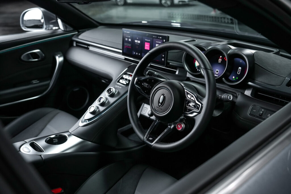 ora-07-long-range-interior